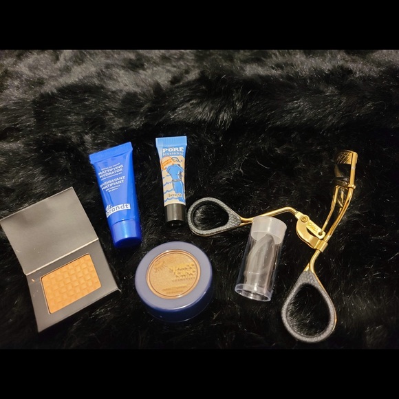 Makeup bundle with lash curler - Picture 1 of 1